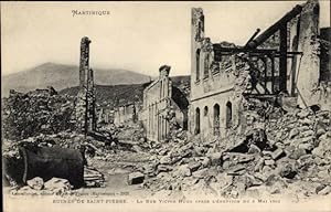 Seller image for Ansichtskarte / Postkarte Saint Pierre Martinique, Ruines, La Rue Victor Hugo apres l'Eruption du 8 Mai 1902 for sale by akpool GmbH