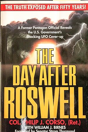Seller image for The Day After Roswell for sale by Mad Hatter Bookstore
