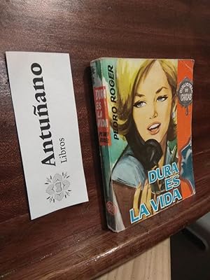 Imagen del vendedor de Dura es la vida a la venta por Libros Antuano