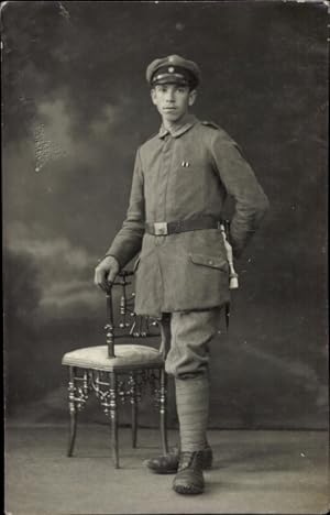 Foto Ansichtskarte / Postkarte Deutscher Soldat in Uniform, Standportrait, Rudolf Wintergerst