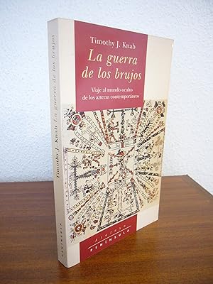 Seller image for LA GUERRA DE LOS BRUJOS. Viaje al mundo oculto de los aztecas contemporneos. for sale by Libros Mmesis