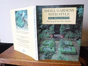 Imagen del vendedor de Small Gardens With Style a la venta por Old Scrolls Book Shop