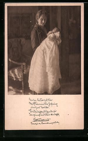 Seller image for Ansichtskarte Victoria Luise Herzogin von Braunschweig mit ihrem Baby im Taufkleid for sale by Bartko-Reher