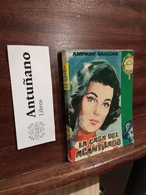 Imagen del vendedor de La casa del acantilado a la venta por Libros Antuano