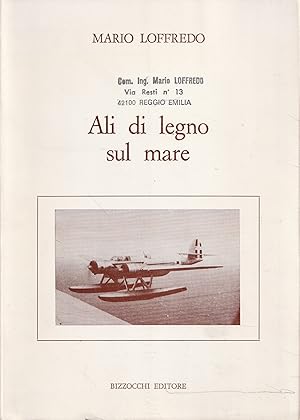 Ali di legno sul mare