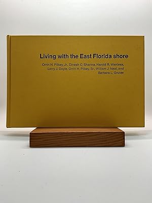 Immagine del venditore per Living with the East Florida Shore (Living with the Shore) venduto da Arches Bookhouse