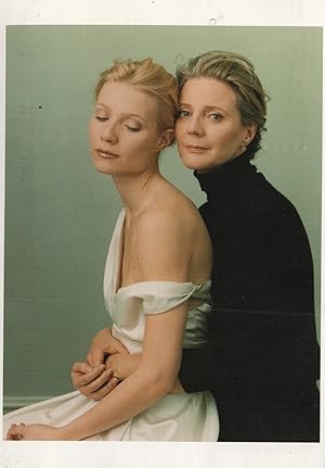 Seller image for celebrity postcard: Gwyneth Paltrow & Blythe Danner for sale by Mobyville