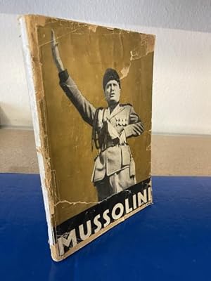 Bild des Verkufers fr Mussolini - Eine Biographie in 110 Bildern zum Verkauf von Bchersammelservice Steinecke