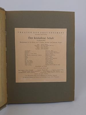 Bild des Verkufers fr Zentrales Kindertheater: Theater der Freundschaft. Intendant Paul Lewitt. Spielzeit 1953/54. Spielzeit 1954/55. - [Fotoalbum des Schauspielers Werner Berndt]. zum Verkauf von ANTIQUARIAT Franke BRUDDENBOOKS