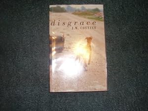 Imagen del vendedor de Disgrace (Paragon Softcover Large Print Books) a la venta por WeBuyBooks