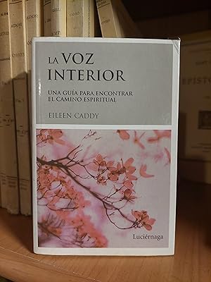 Imagen del vendedor de La voz interior. Una guia para encontrar el camino espiritual. a la venta por Martina llibreter