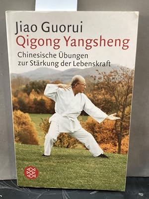 Bild des Verkufers fr Qigong-yangsheng : chinesische bungen zur Strkung der Lebenskraft. Jiao Guorui. Hrsg. und bearb. von Gisela Hildenbrand und Klaus Wersche. Aus dem Chines. von Stephan Stein. Mit Fotos von Renate Hofmann und einer Kalligraphie von Jiao Guorui / Fischer ; 12948 : Ratgeber zum Verkauf von Kepler-Buchversand Huong Bach