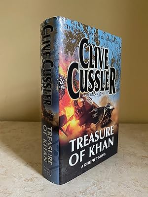 Image du vendeur pour Treasure of Khan (A Dirk Pitt Novel) mis en vente par Little Stour Books PBFA Member