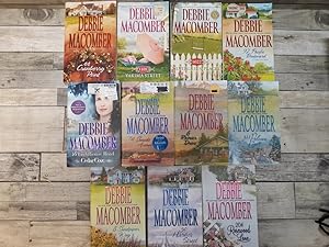 Image du vendeur pour Debbie Macomber Cedar Cove 3 Book Set - 311 Pelican Court, 6 Rainier Drive, 74 Seaside Avenue mis en vente par Archives Books inc.