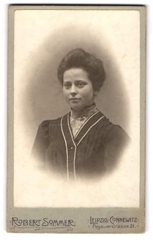 Seller image for Fotografie Robert Sommer, Leipzig-Connewitz, junge Frau Marie Bsel in dunkler Bluse, 1906 for sale by Bartko-Reher