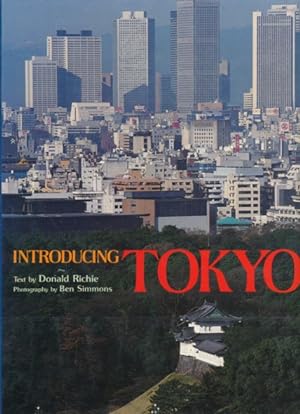 Bild des Verkufers fr Introducing Tokyo. Text by Donald Richie. Photography by Ben Simmons. zum Verkauf von ANTIQUARIAT ERDLEN
