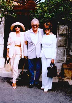 Joan Collins, Leslie Bricusse et sa femme Evie, signed by Cinquini