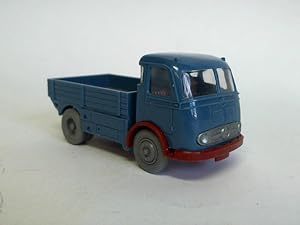 Mercedes LKW mit Pritsche