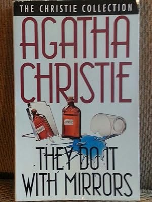 Imagen del vendedor de THEY DO IT WITH MIRRORS Paperback Novel (Agatha Christie - Miss Marple - 1982) a la venta por Comics Monster