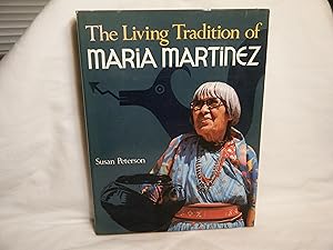 Imagen del vendedor de The Living Tradition of Maria Martinez a la venta por curtis paul books, inc.