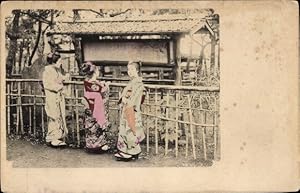 Bild des Verkufers fr Ansichtskarte / Postkarte Geishas, Frauen in japanischen Trachten, Garten zum Verkauf von akpool GmbH