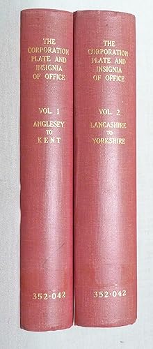 Immagine del venditore per The Corporation Plate and Insignia of Office of the Towns of England Wales TWO VOLUMES Vol. 1. Anglesy to Kent, Vol. 2. Lancashire to Yorkshire venduto da Tombland Bookshop