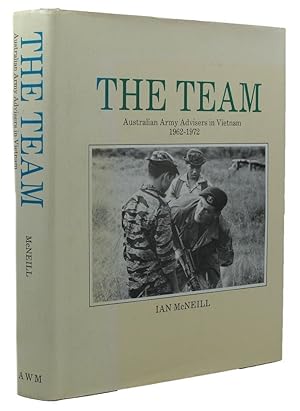 Imagen del vendedor de THE TEAM: Australian Army Advisers in Vietnam 1962-1972 a la venta por Kay Craddock - Antiquarian Bookseller