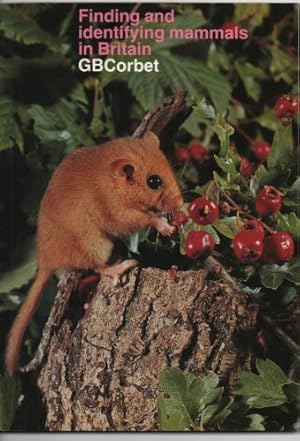 Immagine del venditore per Finding and Identifying Mammals in Britain: A Guide to the Mammals of Britain and Ireland venduto da WeBuyBooks
