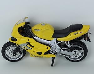 MOTO TRIUMPH 600 MODELLINO MAISTO scala 1:18 lunghezza cm 12: