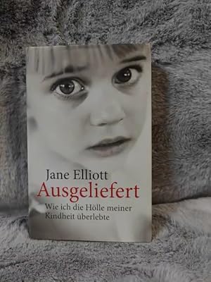 Bild des Verkufers fr Ausgeliefert : wie ich die Hlle meiner Kindheit berlebte. Mit Andrew Crofts. Aus dem Engl. von Christiane Burkhardt. Mit einem Vorw. des Deutschen KinderschutzBundes und einem Nachw. von Terre des Femmes zum Verkauf von TschaunersWelt