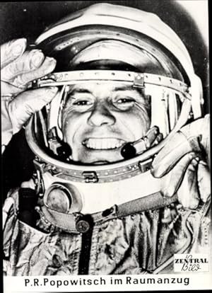 Foto Sowjetische Raumfahrt, Kosmonaut Pawel Popowitsch im Raumanzug - Stempel Erster Gruppenflug ...