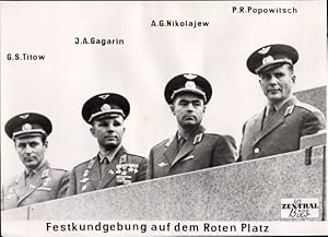 Foto Sowjetische Raumfahrt, Kosmonauten Titow, Gagarin, Nikolajew, Popowitsch, Festkundgebung Moskau