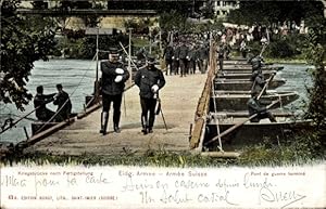 Ansichtskarte / Postkarte Schweiz, Kriegsbrücke nach Fertigstellung, Schweizerische Soldaten