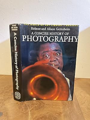 Immagine del venditore per A Concise History of Photography FIRST EDITION, FIRST PRINTING venduto da M&K Reeders