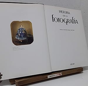Immagine del venditore per Historia de la fotografa venduto da Librera Castro