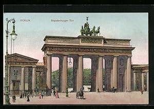 Ansichtskarte Berlin, Passanten vor dem Brandenburger Tor