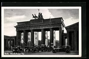Ansichtskarte Berlin, Strassenverkehr am Brandenburger Tor, Quadriga