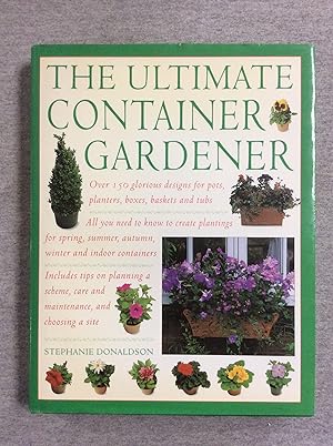Image du vendeur pour The Ultimate Container Gardener: Over 150 Glorious Designs For Pots, Planters, Boxes, Baskets And Tubs mis en vente par Book Nook