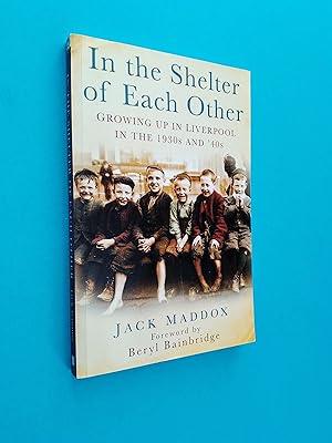 Immagine del venditore per In the Shelter of Each Other: Growing Up In Liverpool In The 1930s And 40s venduto da Books & Bobs