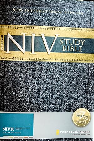 Immagine del venditore per Zondervan NIV Study Bible-Updated & Expanded venduto da Mad Hatter Bookstore