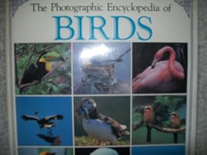 Bild des Verkufers fr Photographic Encyclopedia of Birds zum Verkauf von WeBuyBooks