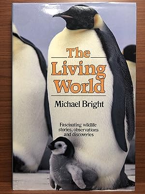Image du vendeur pour The Living World: Fascinating Wildlife Stories, Observations and Discoveries mis en vente par Rosario Beach Rare Books