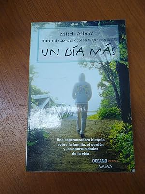 Seller image for Un dia mas for sale by Libros nicos