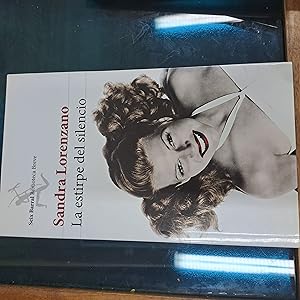 Seller image for La estirpe del silencio for sale by Libros nicos