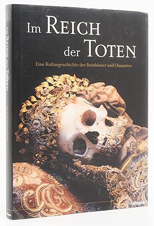 Imagen del vendedor de Im Reich der Toten. Eine Kulturgeschichte der Beinhuser und Ossuarien. - a la venta por Antiquariat Tautenhahn