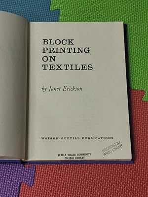 Bild des Verkufers fr Block Painting Printing on Textiles zum Verkauf von Earthlight Books
