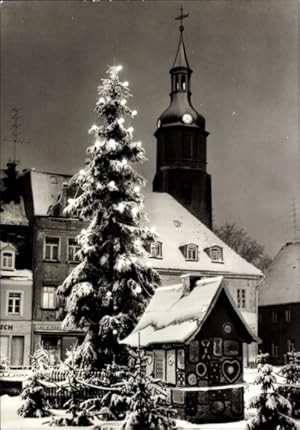 Bild des Verkufers fr Ansichtskarte / Postkarte Pulsnitz Sachsen, Weihnachtsmarkt im Schnee zum Verkauf von akpool GmbH