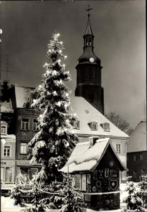 Bild des Verkufers fr Ansichtskarte / Postkarte Pulsnitz in Sachsen, Weihnachtsmarkt im Schnee zum Verkauf von akpool GmbH