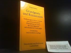 Imagen del vendedor de Grundgesetz und Restauration : verfassungsrechtl. Analyse u. dokumentar. Darst. d. Textes d. Grundgesetzes vom 23. Mai 1949 mit smtl. nderungen einschliessl. d. 34. nderungsgesetzes. von / Demokratie und Rechtsstaat ; Bd. 25 a la venta por Der Buchecker