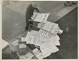 Archive of 14 original large-format press photographs of the 1960 protest against the House on Un...